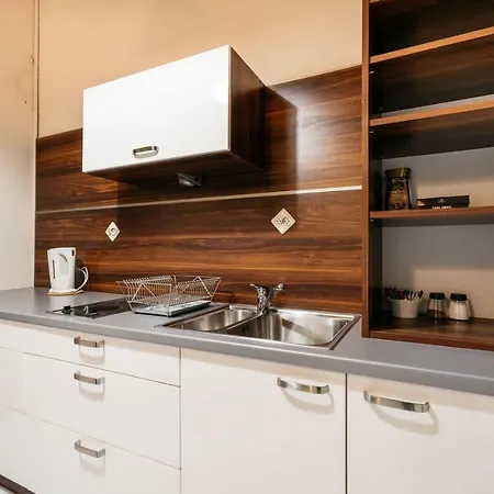 Spacious - 4 Minutes From Market ! 克拉科夫